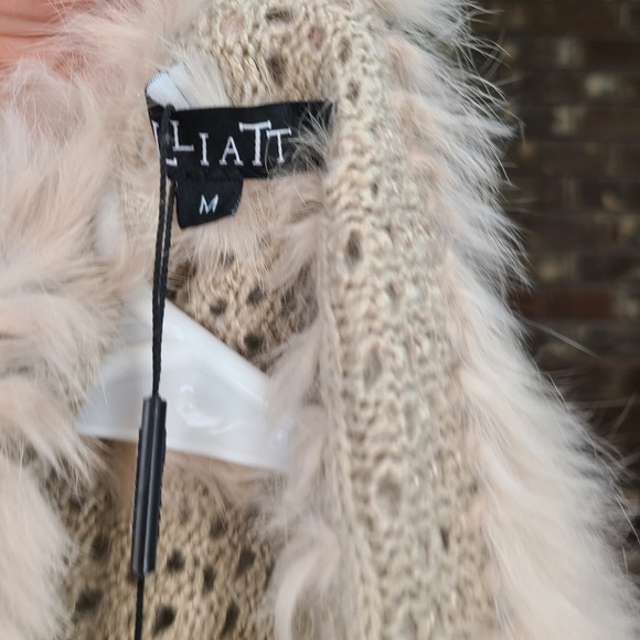 Elliatt Wander Rabbit Fur Vest size Medium NWT - Picture 2 of 4
